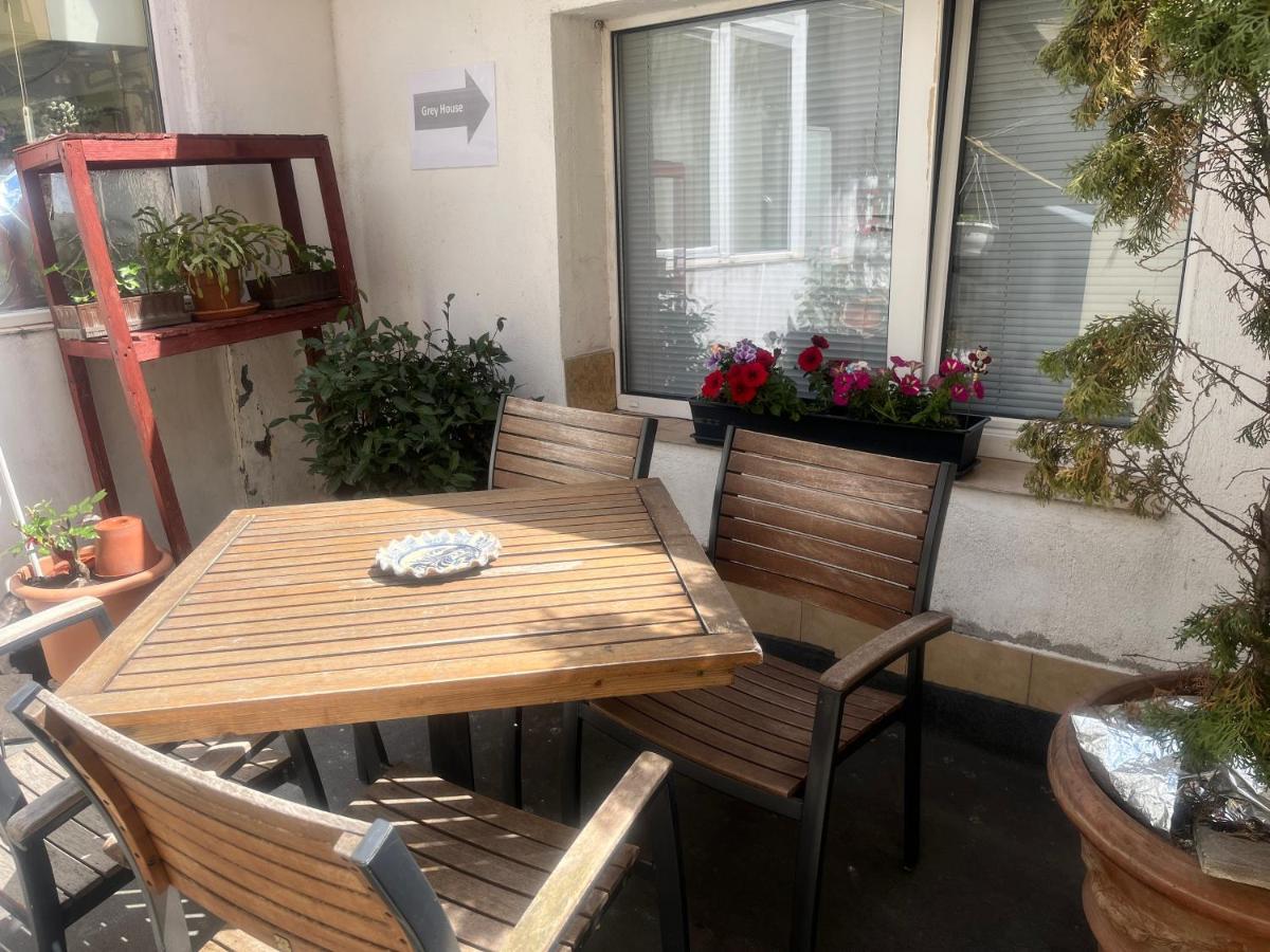 Grey House Apartment Brasov Ngoại thất bức ảnh