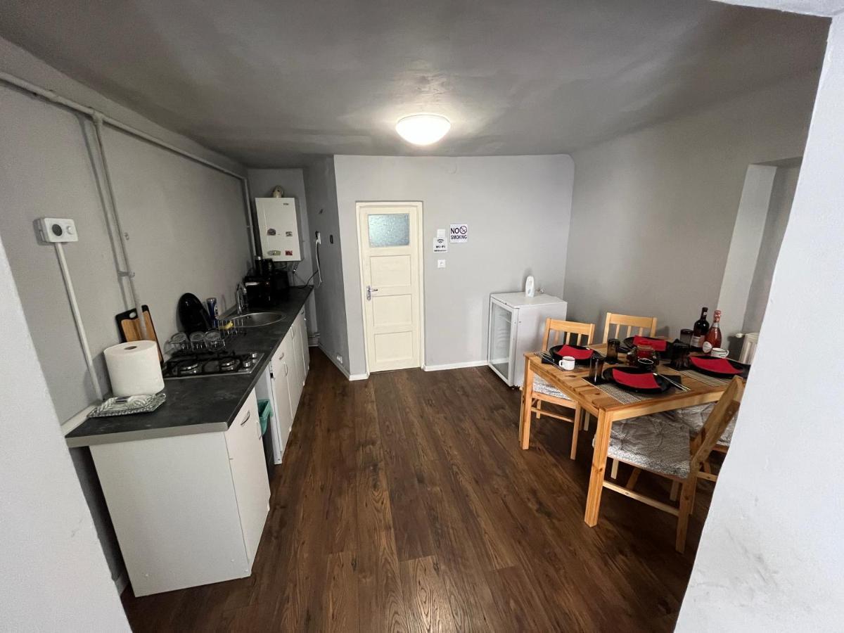 Grey House Apartment Brasov Ngoại thất bức ảnh