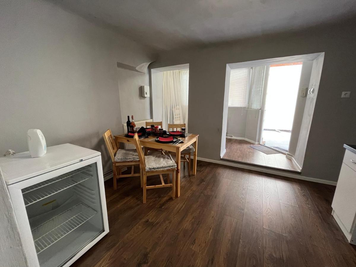 Grey House Apartment Brasov Ngoại thất bức ảnh