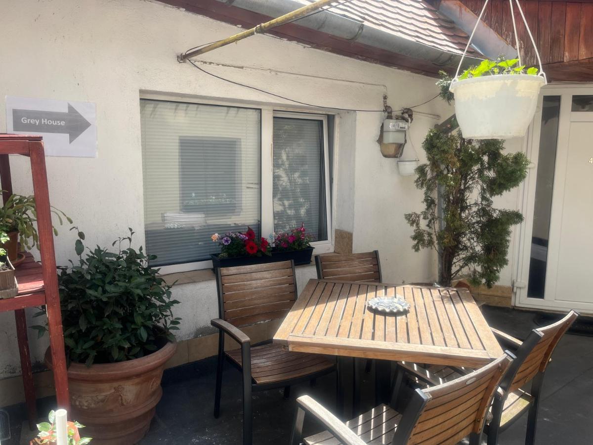 Grey House Apartment Brasov Ngoại thất bức ảnh