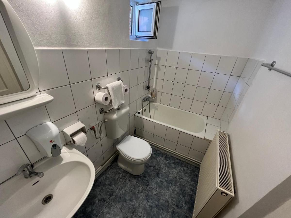 Grey House Apartment Brasov Ngoại thất bức ảnh