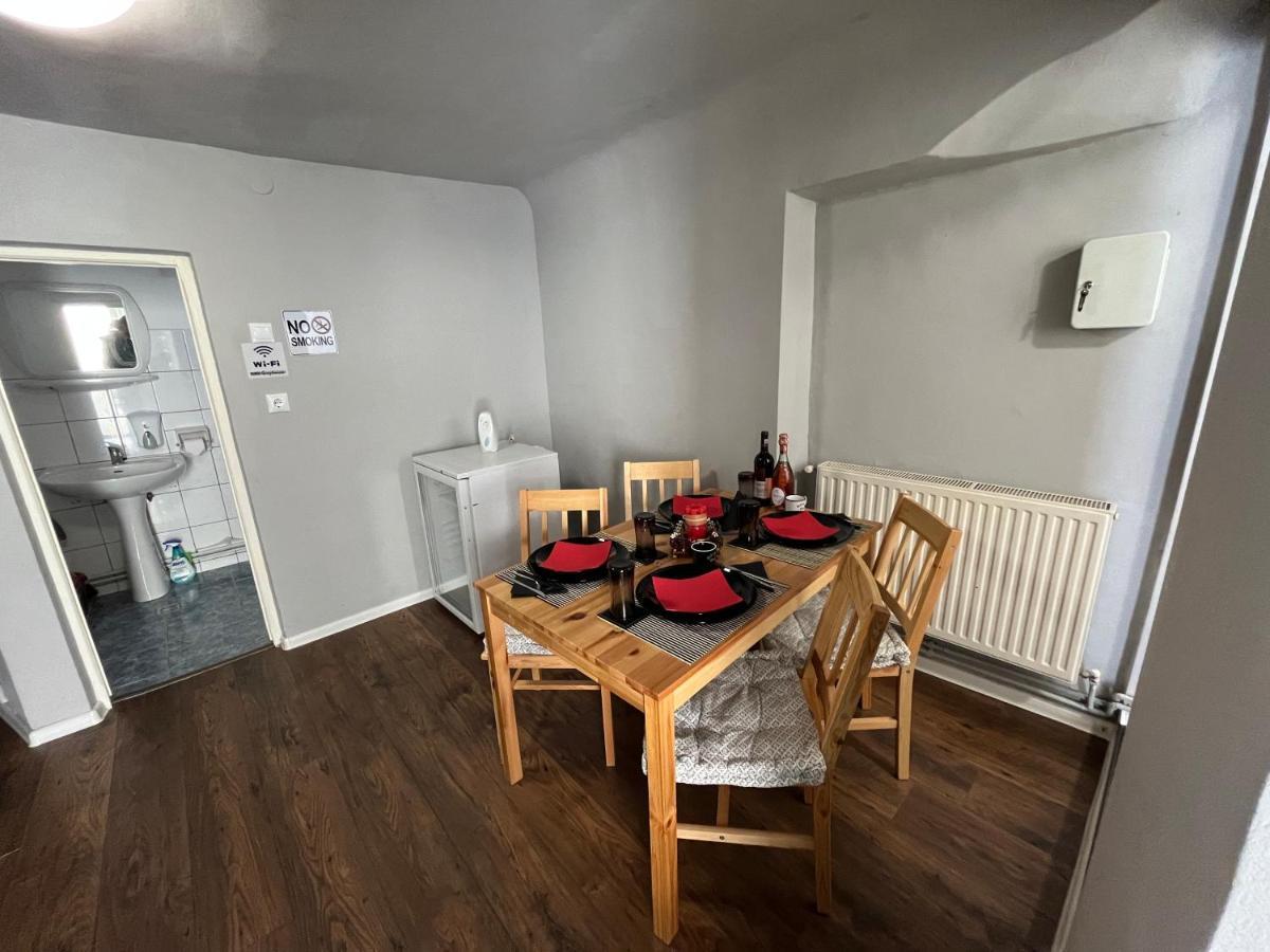 Grey House Apartment Brasov Ngoại thất bức ảnh