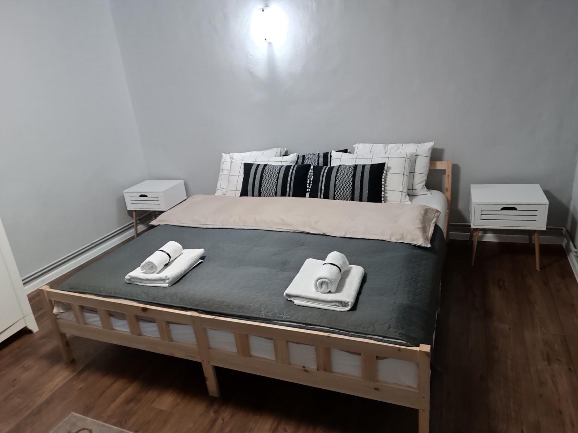 Grey House Apartment Brasov Ngoại thất bức ảnh